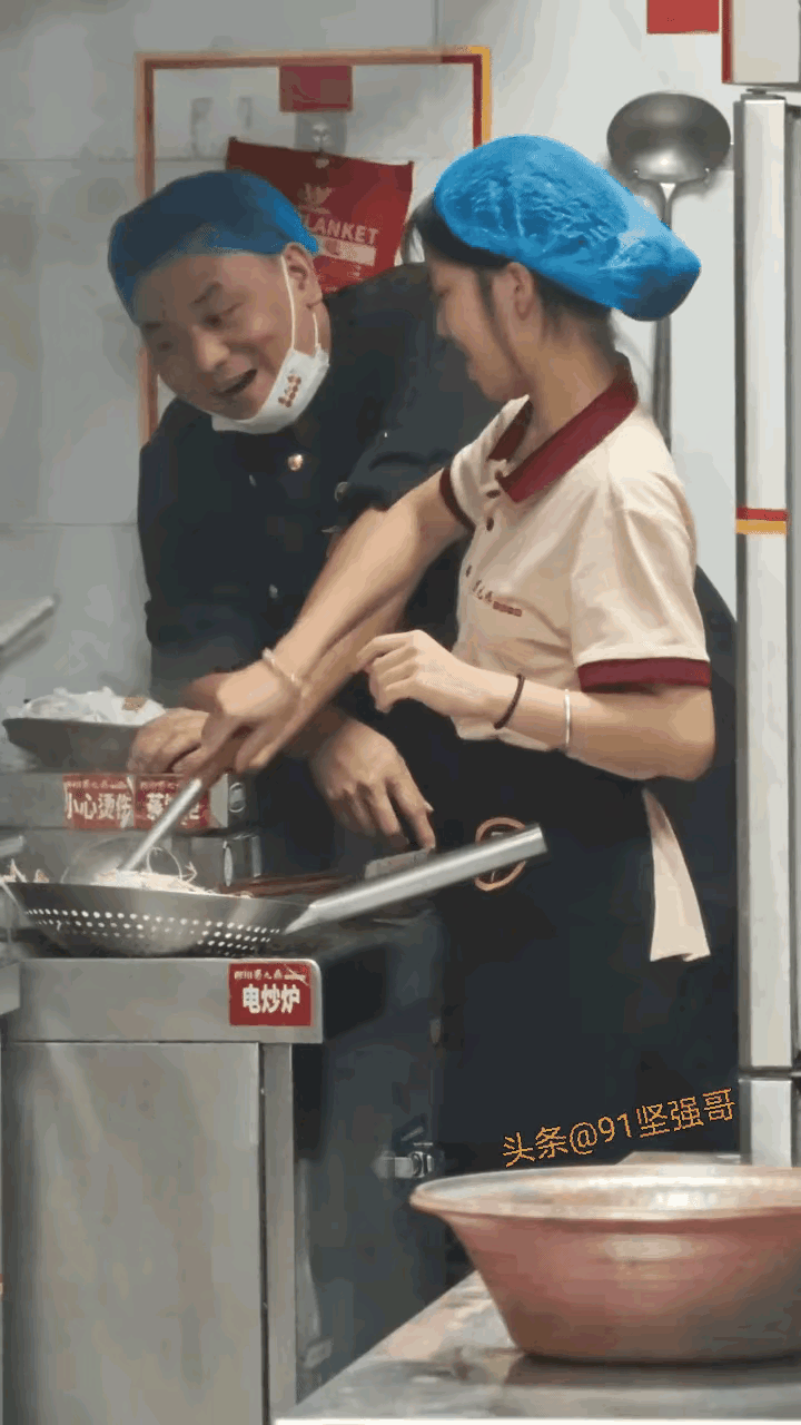 醉翁之意不在酒，
大厨之意不在厨艺，
在山水之间也。