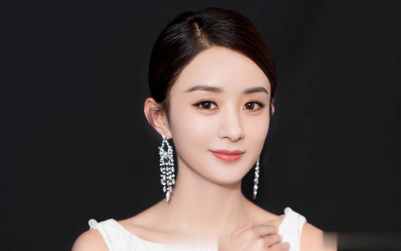 #张雅钦说想和赵丽颖合作##张雅钦说赵丽颖是她的偶像#  那美女还需要再努力一下