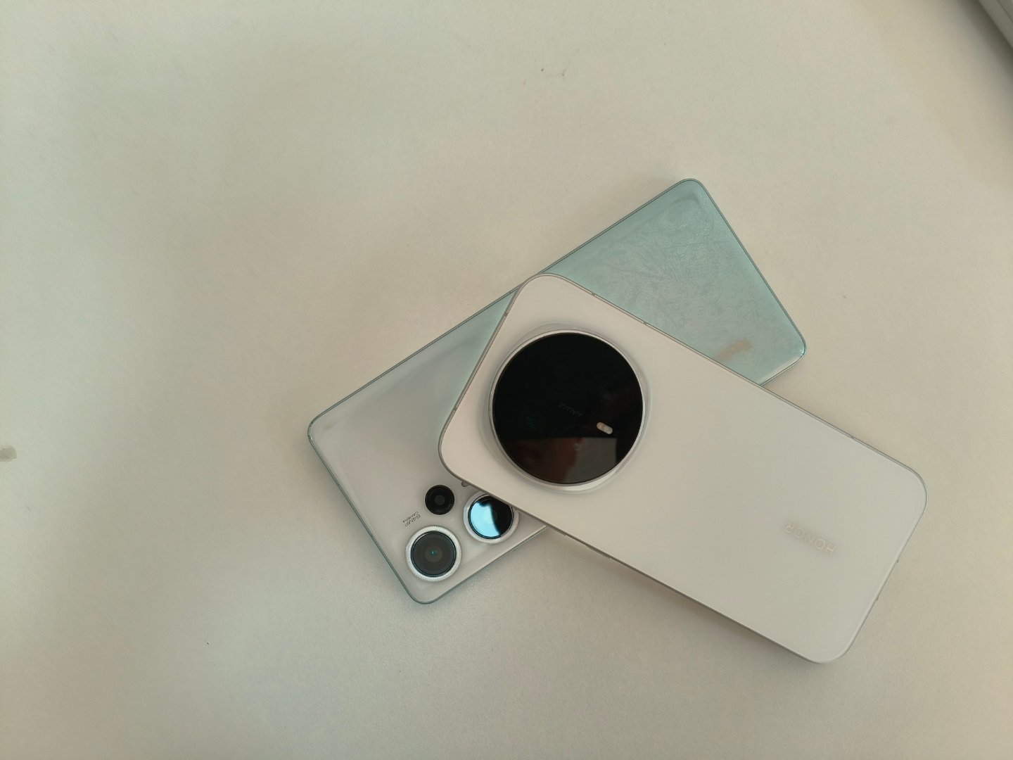 手机“驯服”的每一天，你受够了吗？不是在找充电宝，就是在清理内存；手一滑心惊肉跳