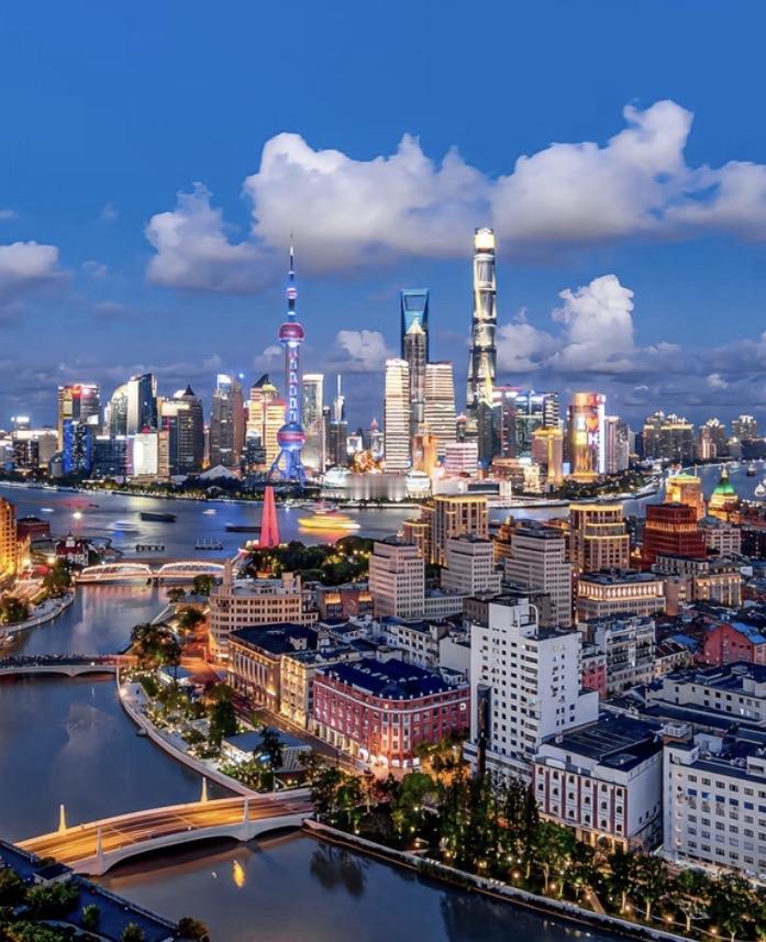 上海不是一座城，
而是一部正在被实时书写的
＂人类都市进化论＂一一

时空维度：