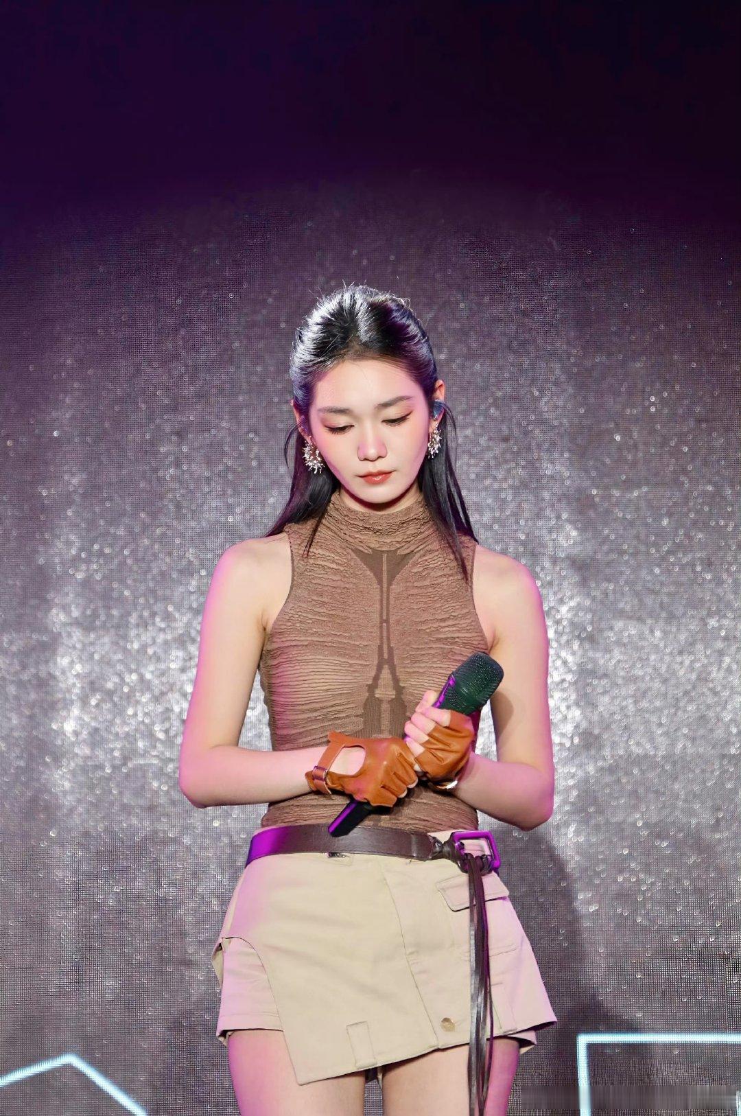 段奥娟青春的每一步都不白走 被这句话深深打动，段奥娟眼底藏着热爱与坚定。一路逐歌