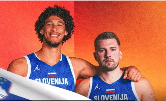 海斯正在办无敌斯洛维尼亚出征的手续，东契奇这搞定一个国家队队友海斯算拿稳了湖人队