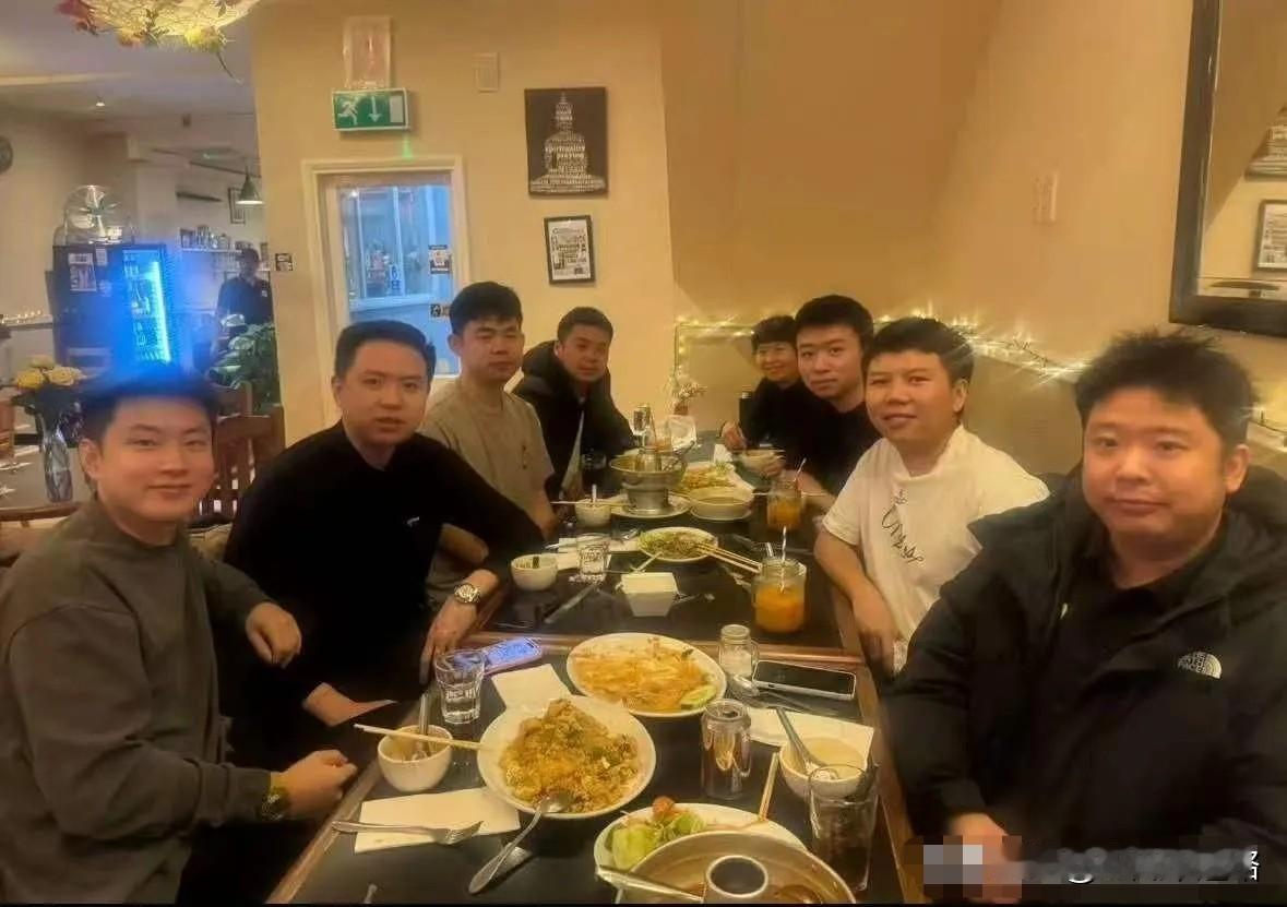 威尔士公开赛刚打完首轮，
中国斯诺克这伙小伙子，真给国人长脸。
 
赵心童连着拿