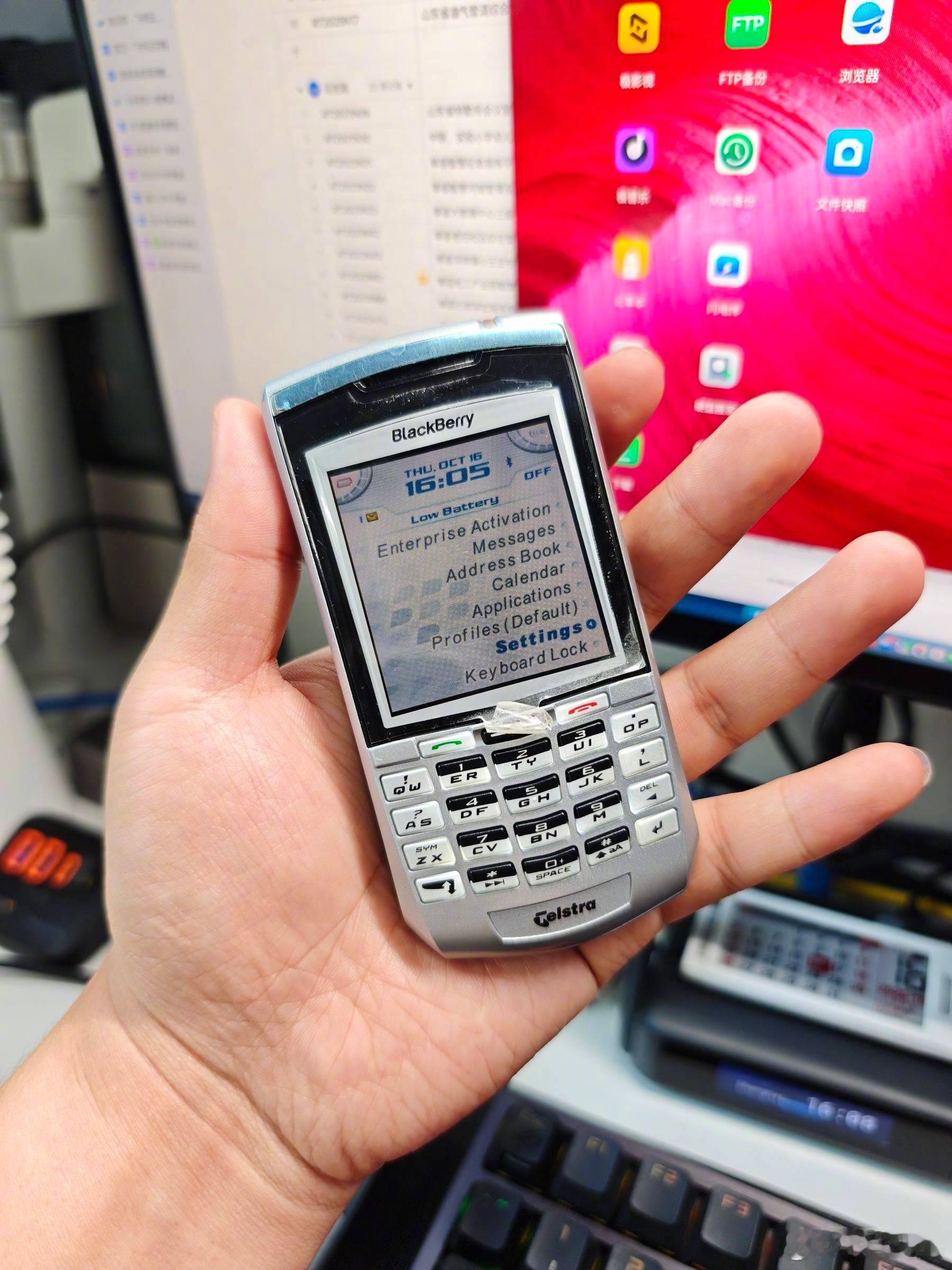 怀旧小抽屉 前几天淘到几块原装二手电池，手机又复活啦！前段时间给这些小废物充电时