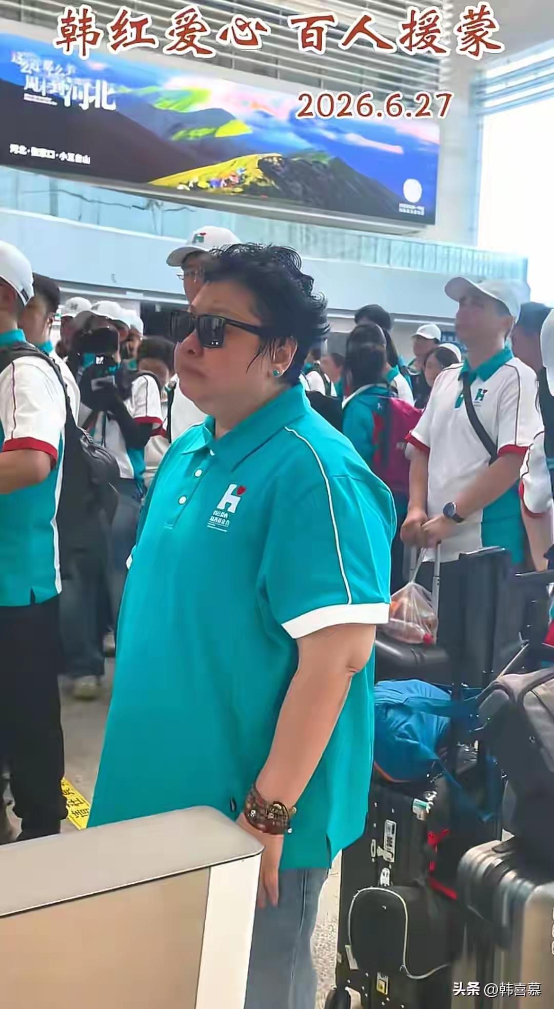 韩红风波后，去内蒙做慈善，不穿名牌感动落泪，明星力挺证明自己
 
一句随口的站台
