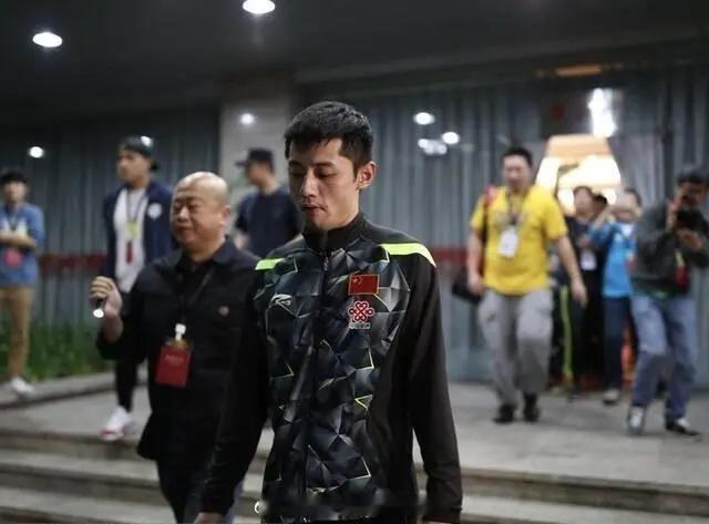 张继科：9年前3根韧带撕裂还让我打比赛！发烧39度8，退赛后哭了张继科 北京时间