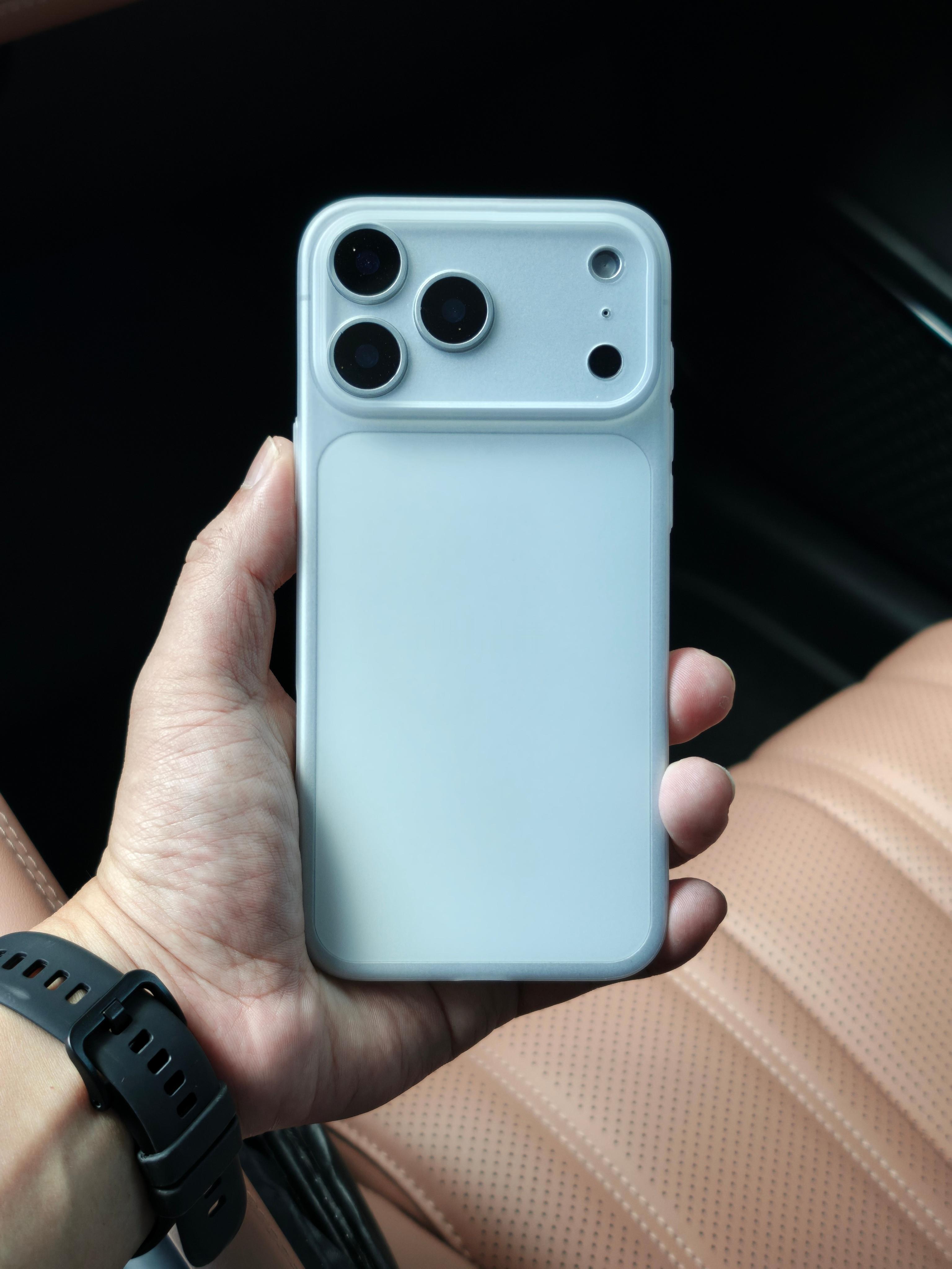 iPhone18Pro已打样17都还没到手，就开始预热下一代了。按照苹果的套路，