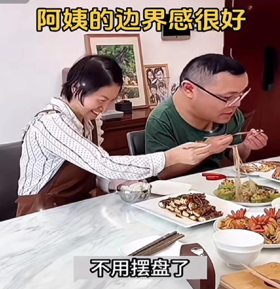 胖阿姨和红姐，你们更青睐哪位阿姨呢？
最近我观看网红小凤的日常视频，被她家三位阿