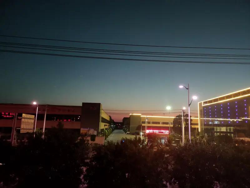 嫁人时，家境和人品都重要，但我觉得人品得排第一，家境排第二。人品是婚姻幸福的根基