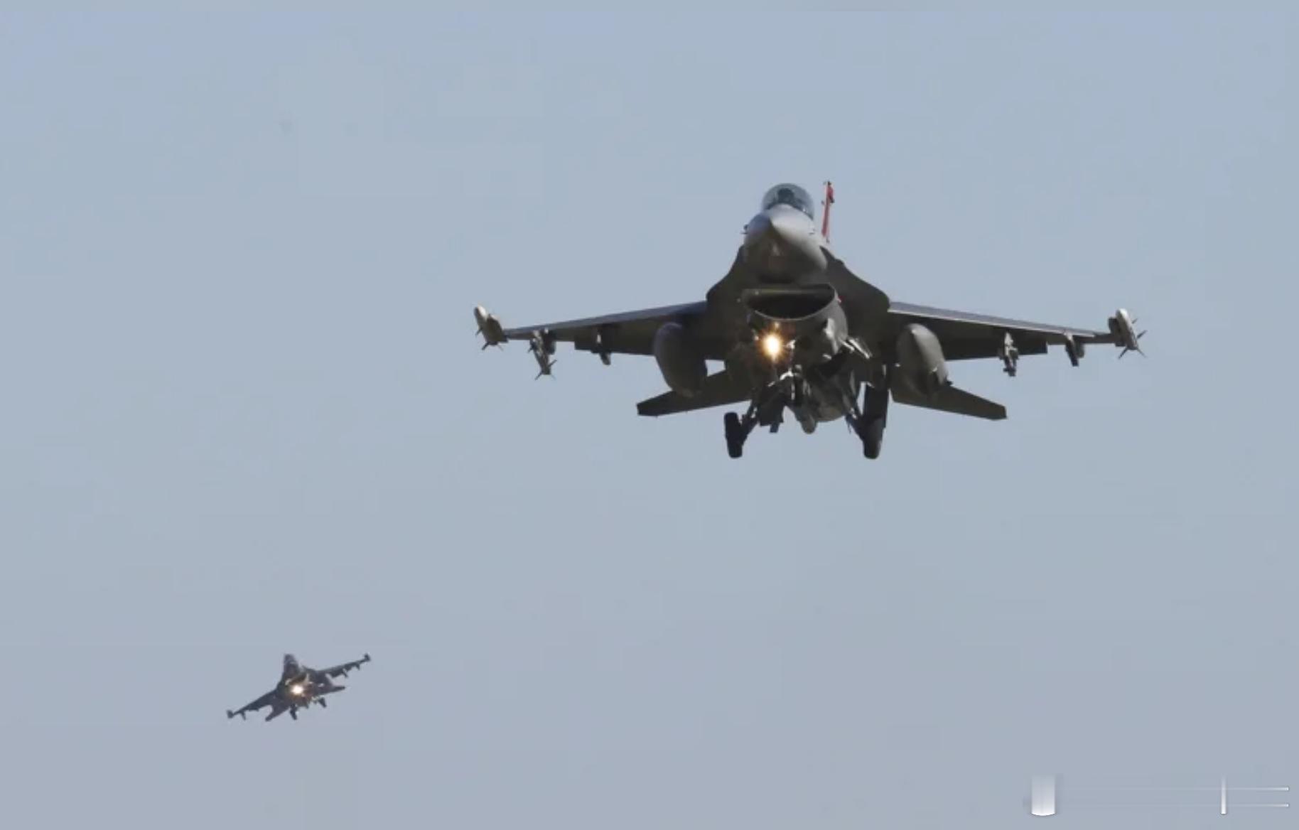 韩国空军发生意外！F-16C战机坠毁，飞行员成功逃生海外新鲜事ai热点共创计划 