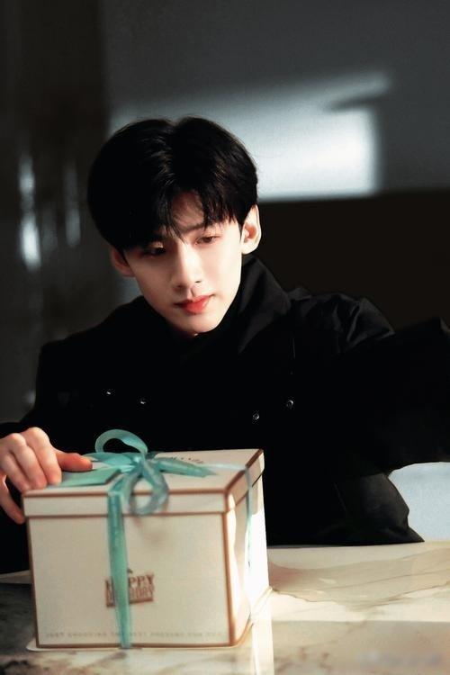 2025年“演技最差”的5位男演员排名，靳东第3，第1名意想不到…

     