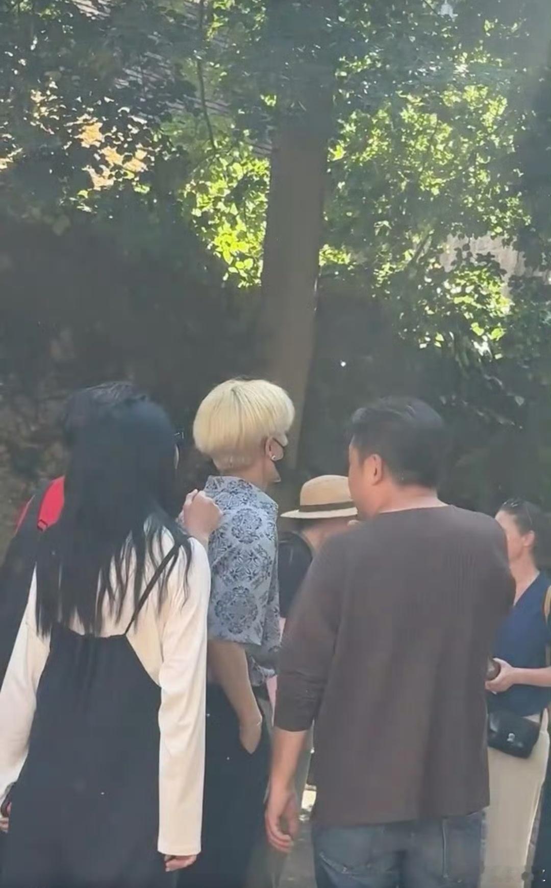 剑桥大学偶遇任嘉伦 全世界都在偶遇，什么时候让我偶遇下[捂嘴哭] ​​​