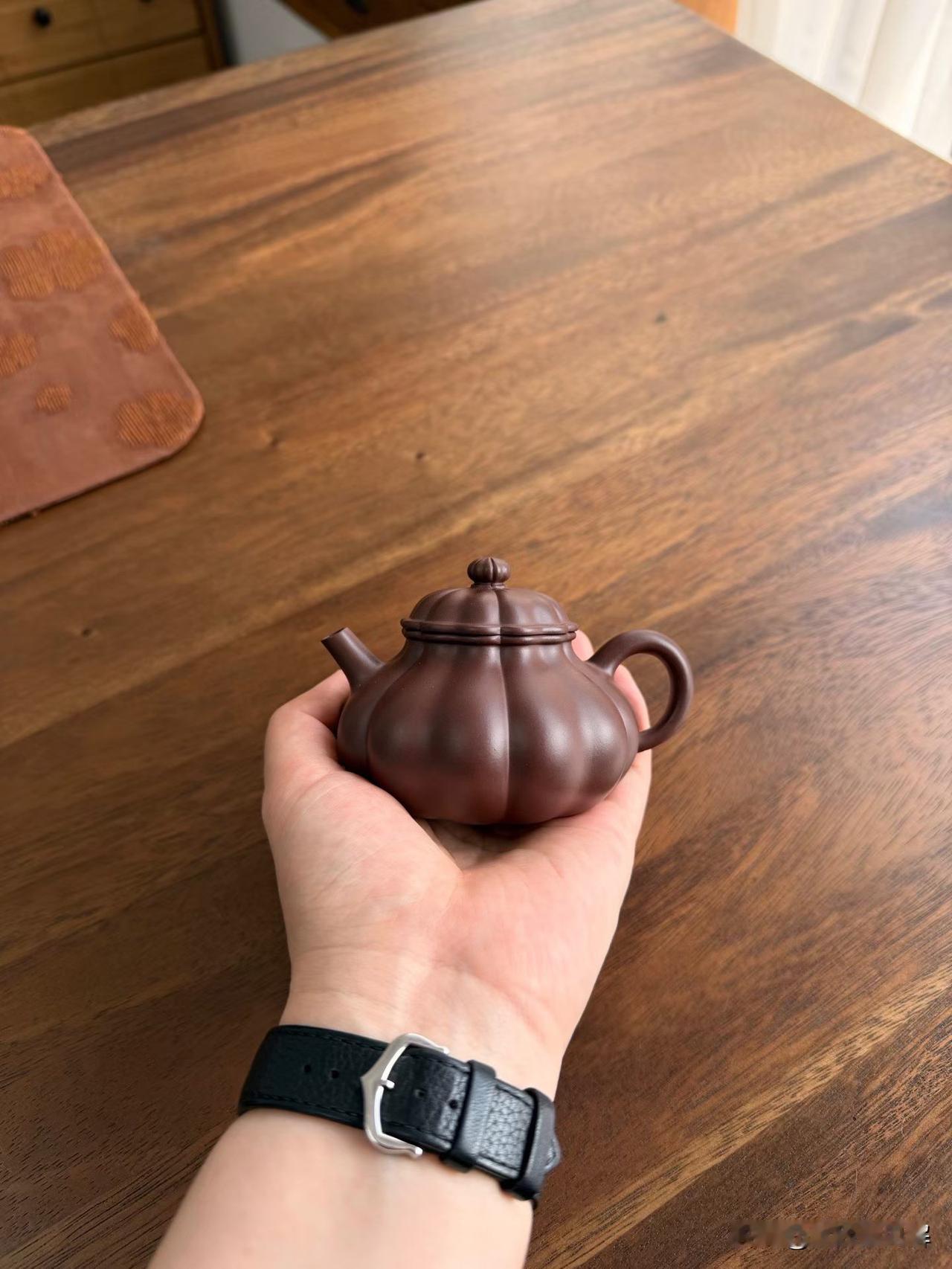 忌臃肿：造型之道，多一分则胖，少一分则瘦。
忌繁赘：实则匠心过重，在壶身上做繁杂