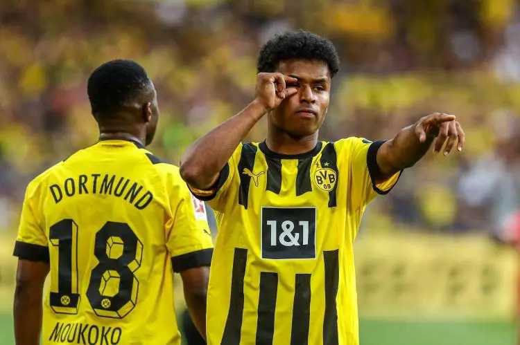 据德国天空体育记者Florian Plettenberg透露，利物浦关注多特前锋