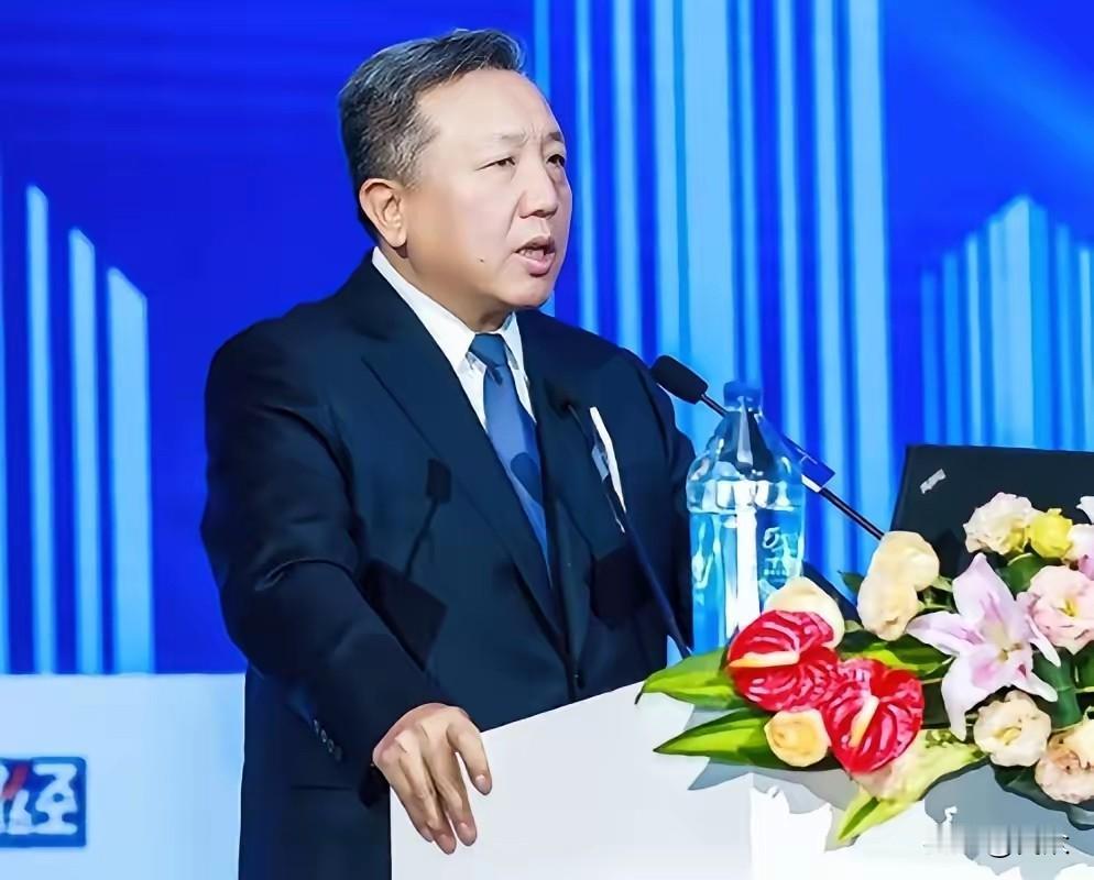 我今天听见个大实话，

直接戳破了某些专家的盲目乐观。

吴晓求教授直言，钱袋子