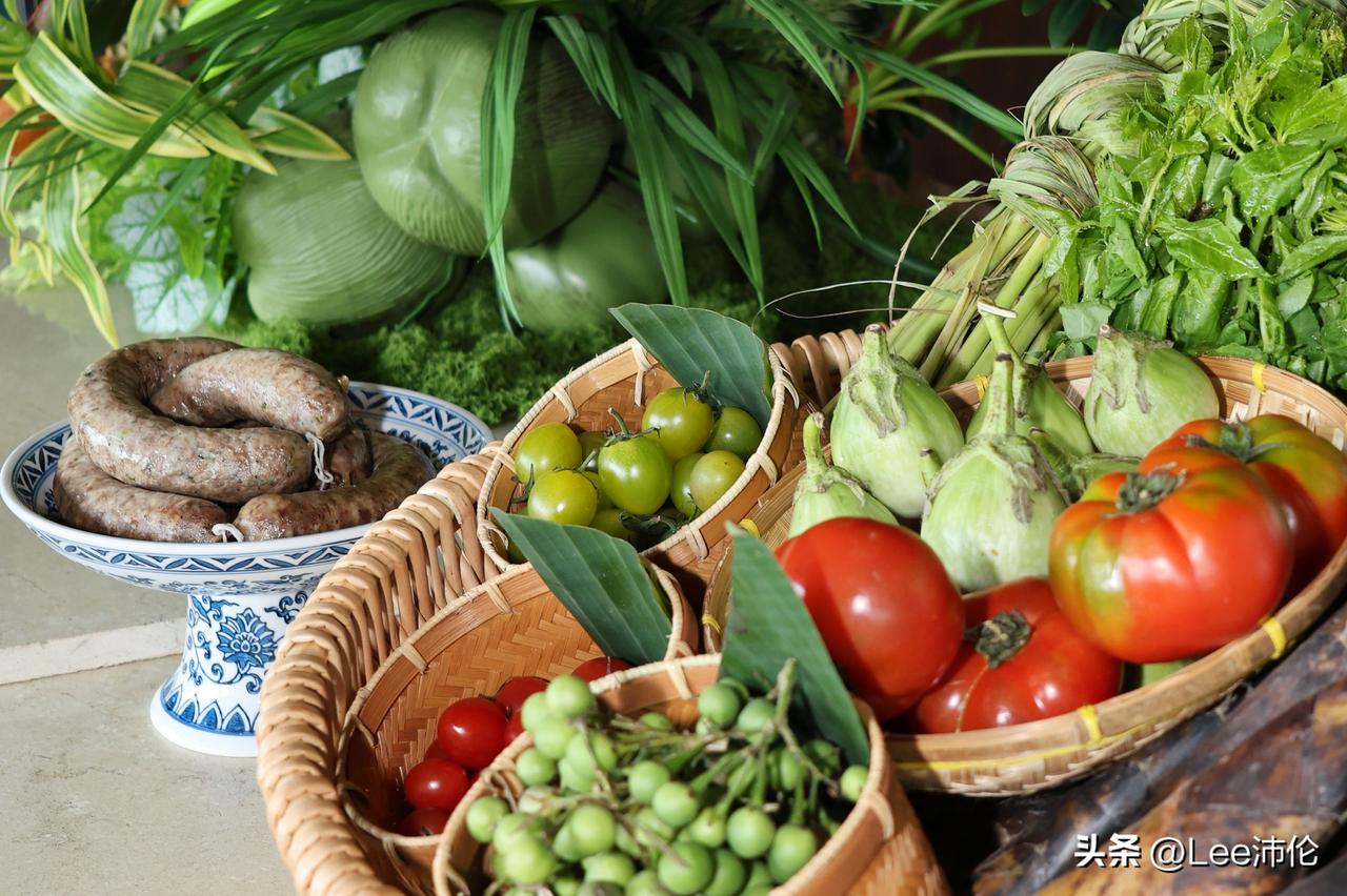 🌿不用飞老挝，在昆明50层云端吃到了“七分狂野三分温柔”的寮国味道！

今年是