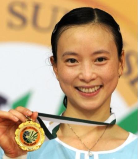 1999年，四川一女孩拿到世界冠军后，被教练踢出国家队。谁知4年后，她加入法国籍