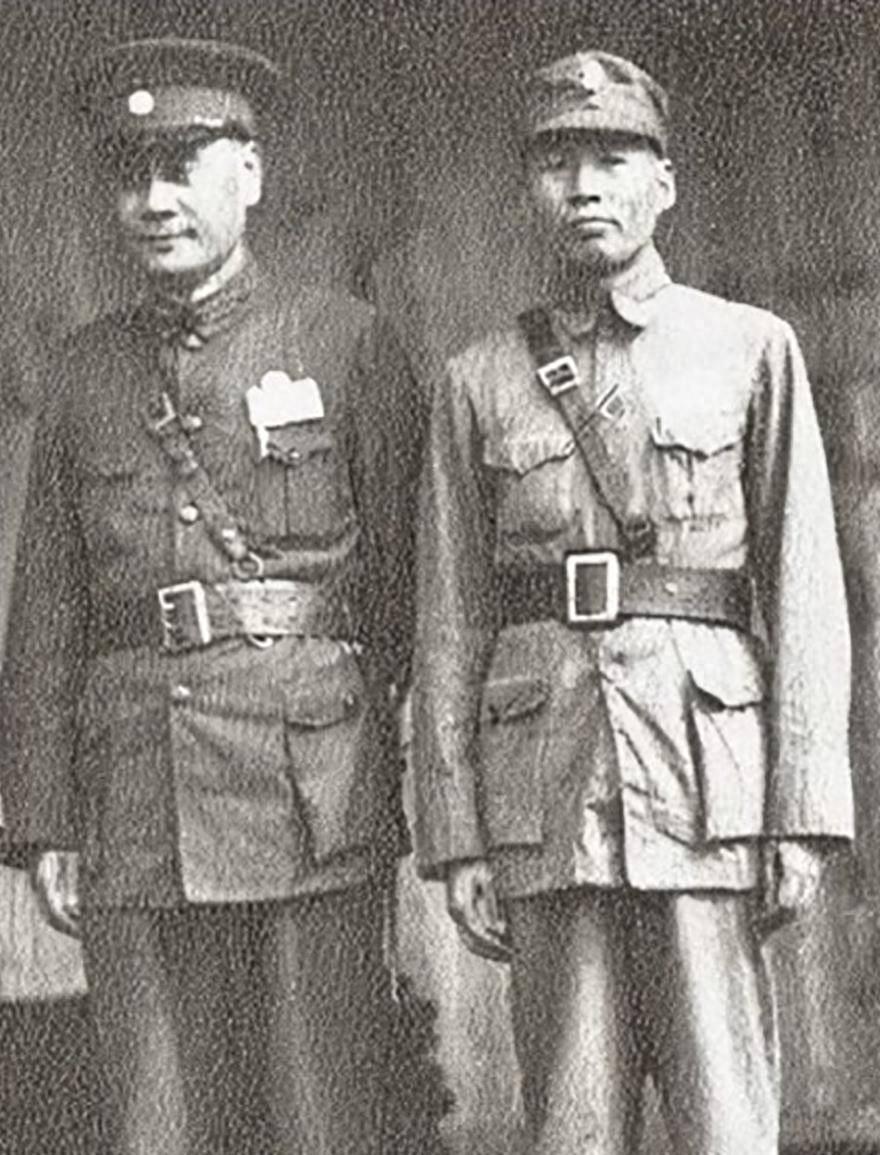 刘湘击败刘文辉后却不追击，部下不解，他却说：就让幺爸待在雅安。
 
1933年二