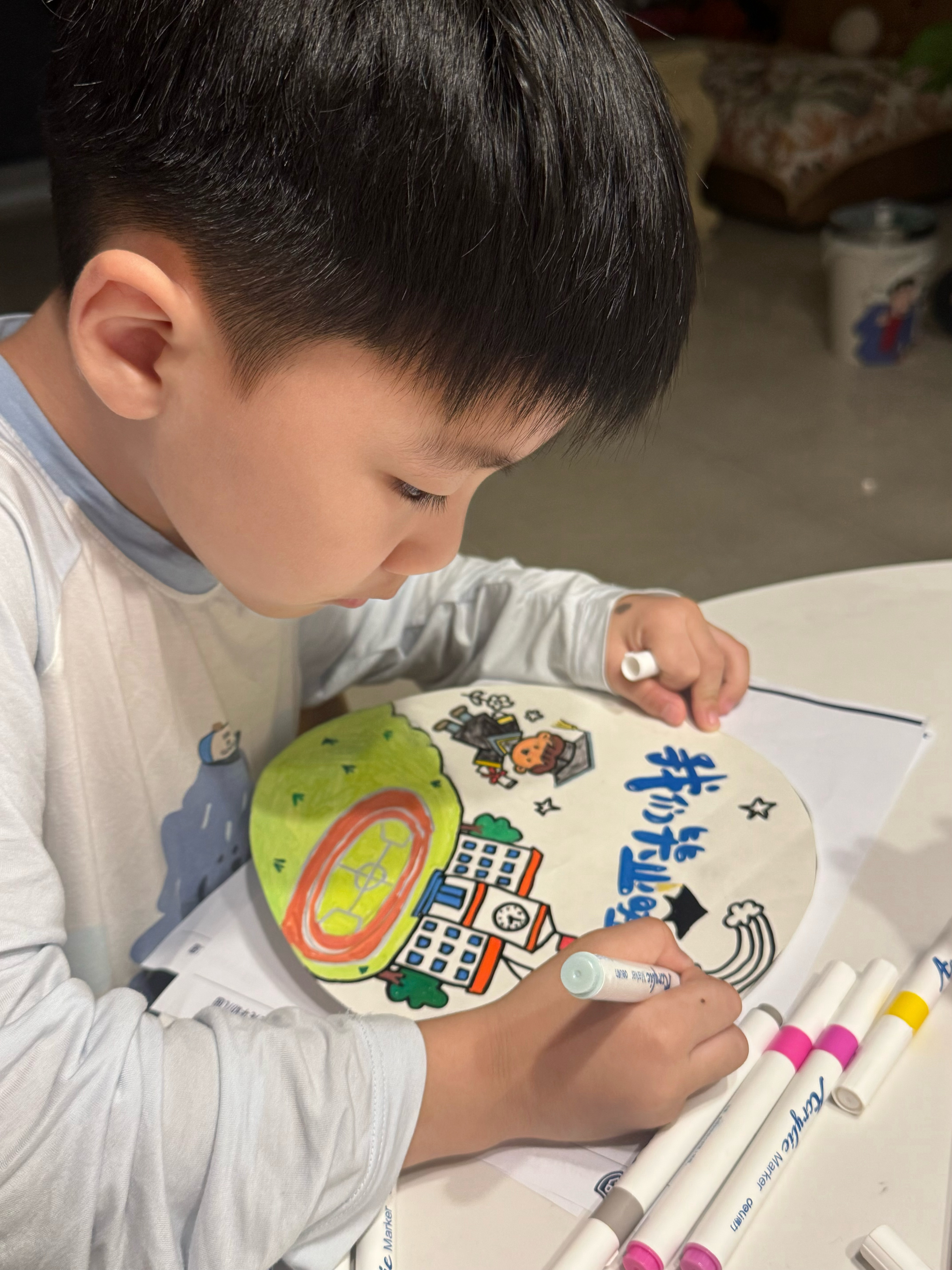 🎨🎓最近都在为毕业做准备 毕业绘画 毕业典礼的小主持人背稿 真的要跟幼儿园说