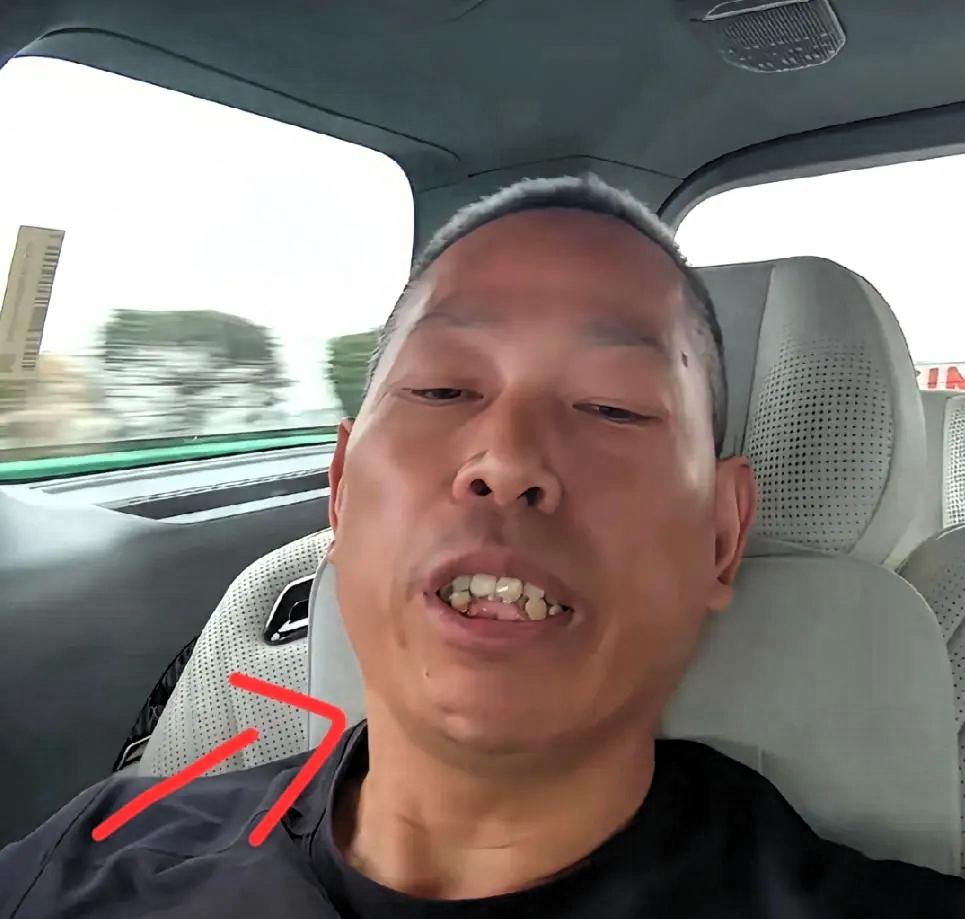 扒了扒张雪的师傅牙哥
不扒不知道，一扒直接破防，
真的万万没想到，他居然是造飞机