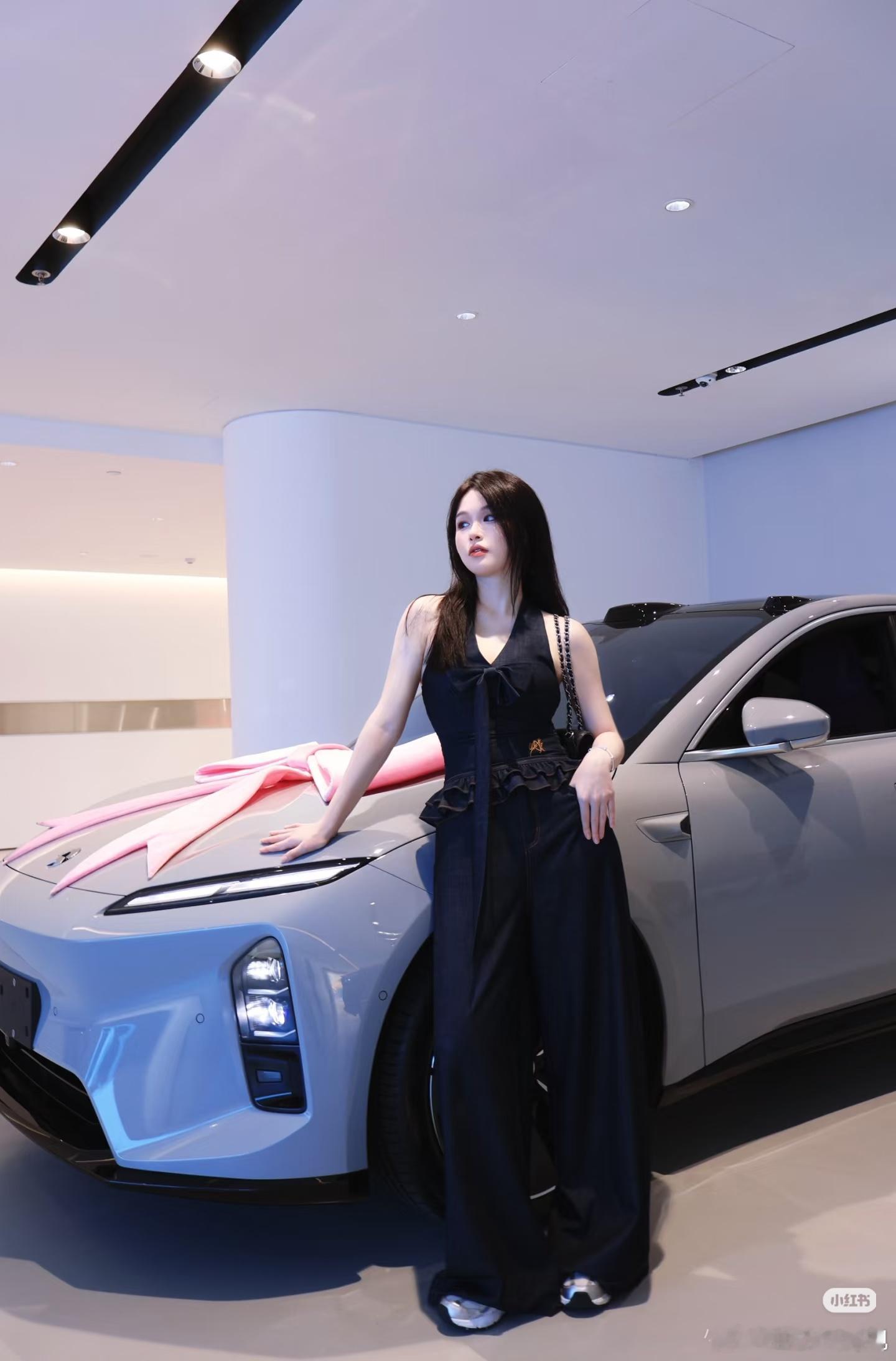 Mio喜提nio大玩具👾Hi nomi～给我们拍张照片吧！好聪明的车车嗷👀拒
