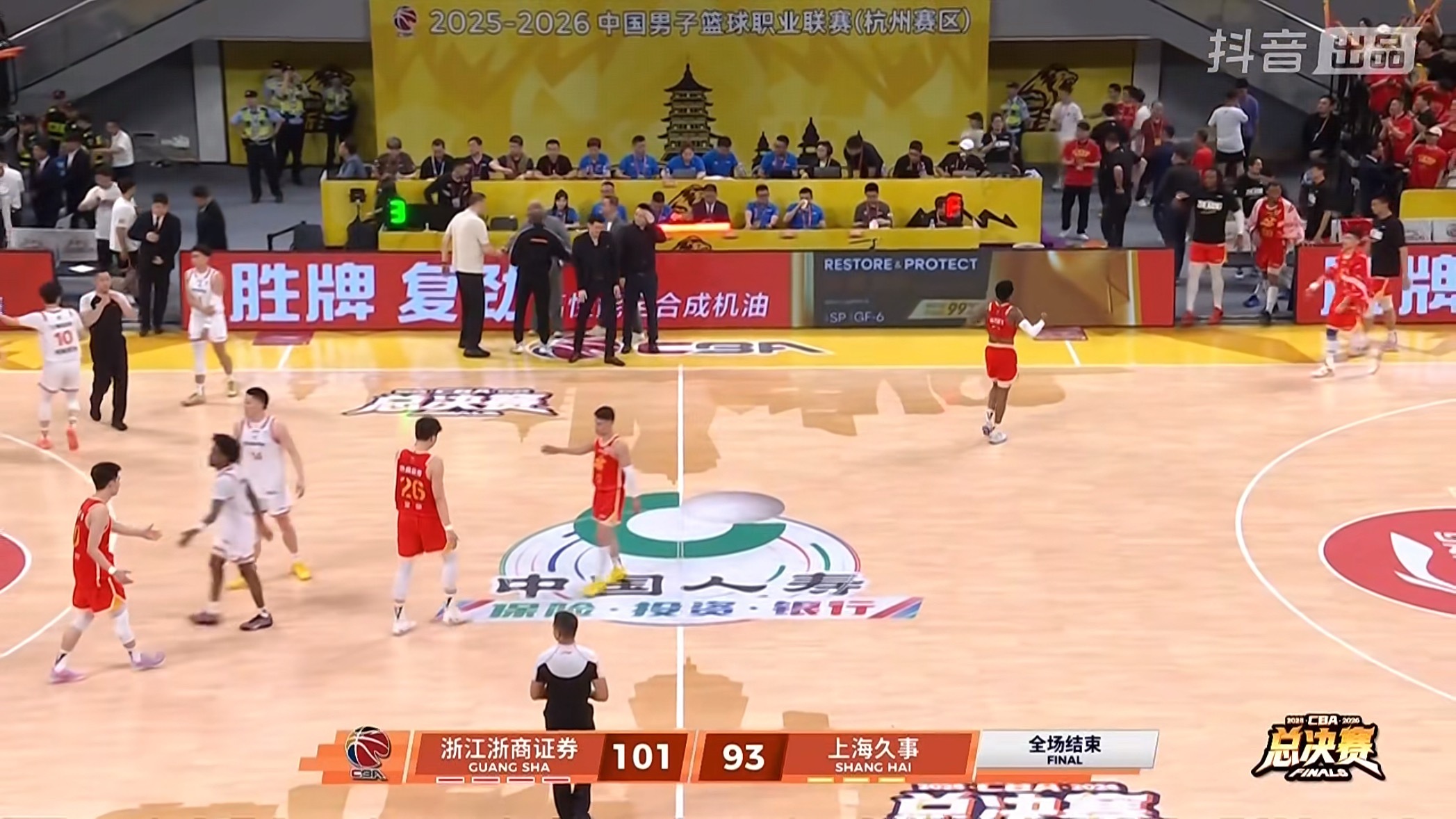CBA总决赛G4全场比赛结束广厦扳回一场上海队百分之百想拿下的无奈……上海男篮v