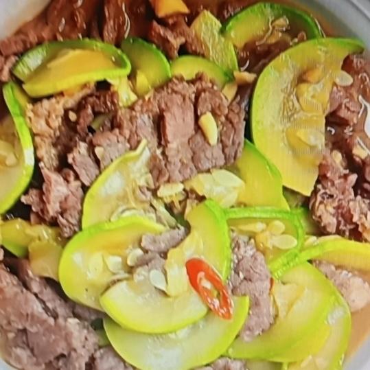 锌可是“脑力之源”，给家人多吃高锌食物超棒。生蚝必须上榜，每100克含锌达71.