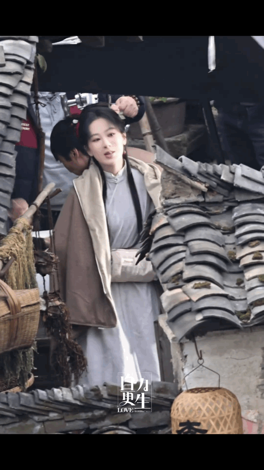 杨紫《家业》新造型温婉灵动，期待开学季精彩演绎！ 