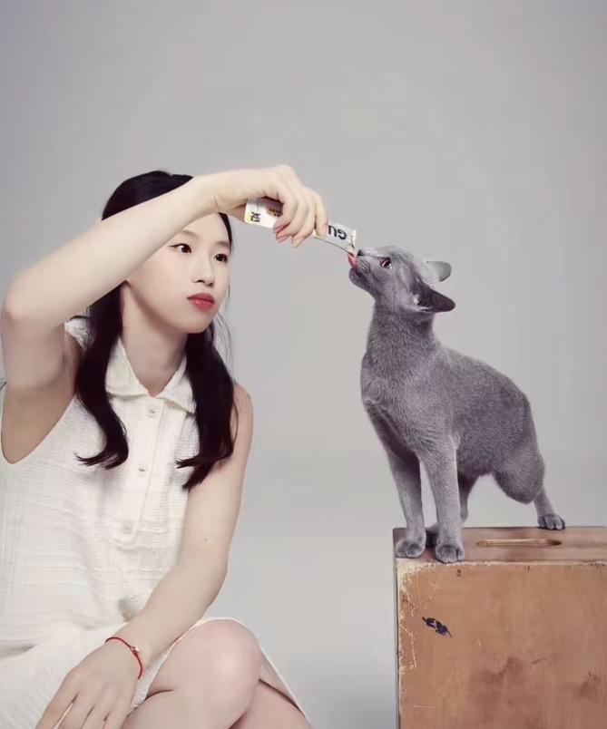 上海囡囡陈芋汐的＂芋泥猫＂，
才叫真正的腔调！

有人以为奥运冠军的排面就是金牌