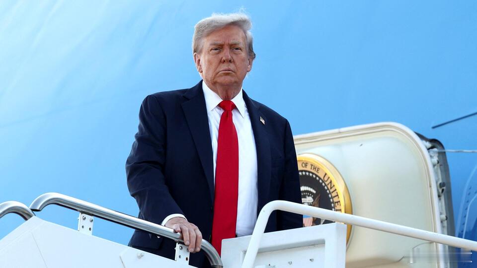 特朗普称自己曾想以自己的名字命名墨西哥湾。特朗普上任后发布了一项政令，将墨西哥湾