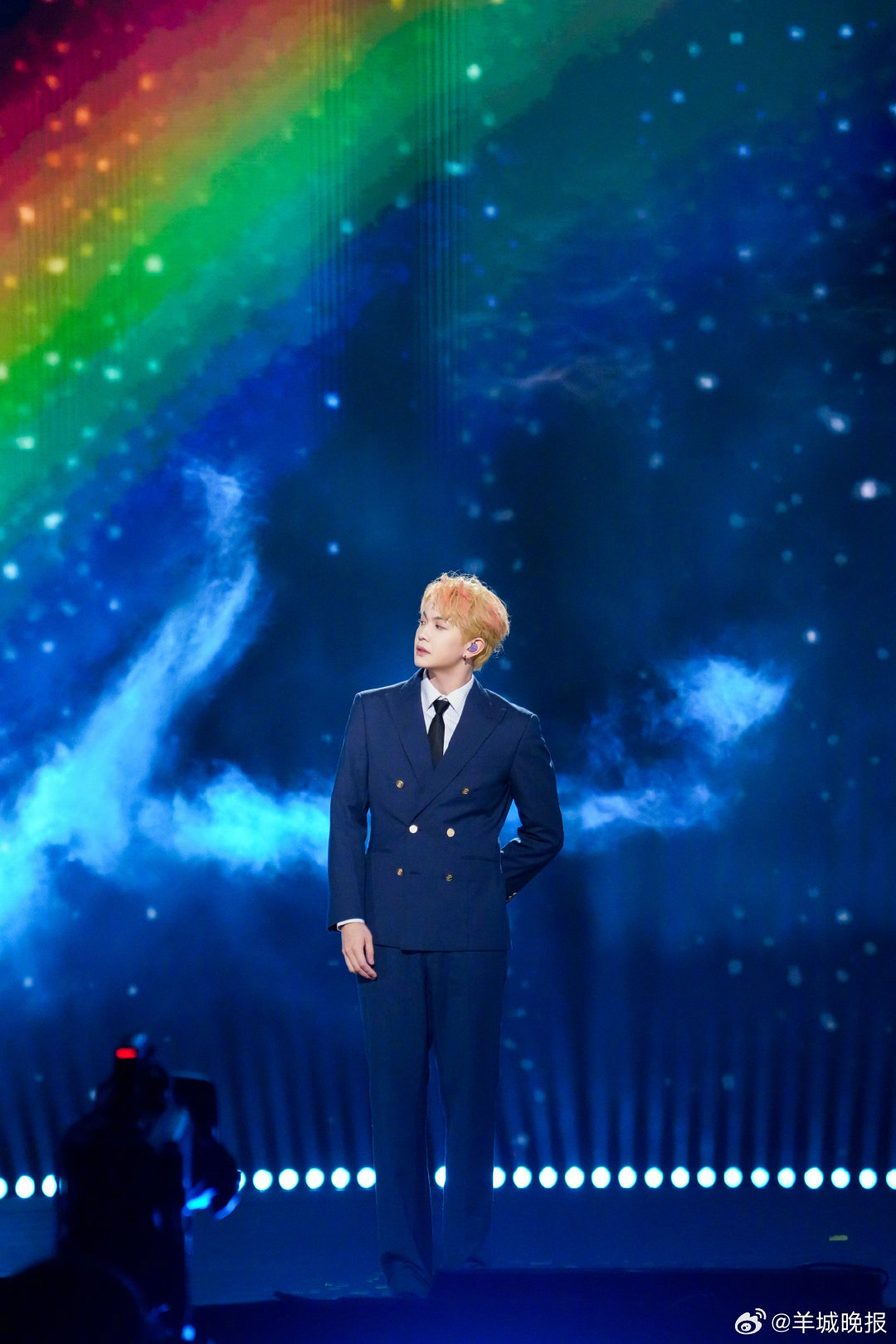 2026#QQ音乐超级巅峰之夜# 舞台名场面第一波来啦✨有人沉浸在歌声里，有人在