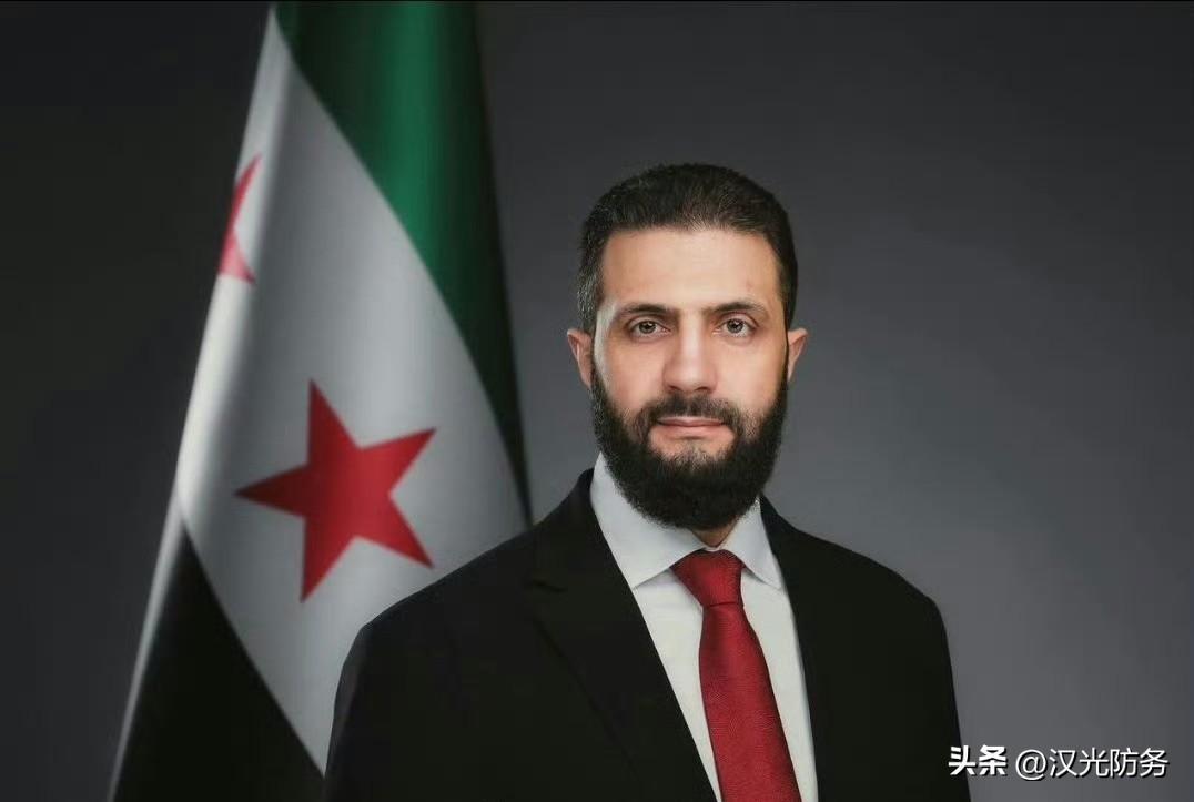 叙利亚总统朱拉尼颁布了2026年第67号法令，要求将公共部门固定薪资和工资提高5