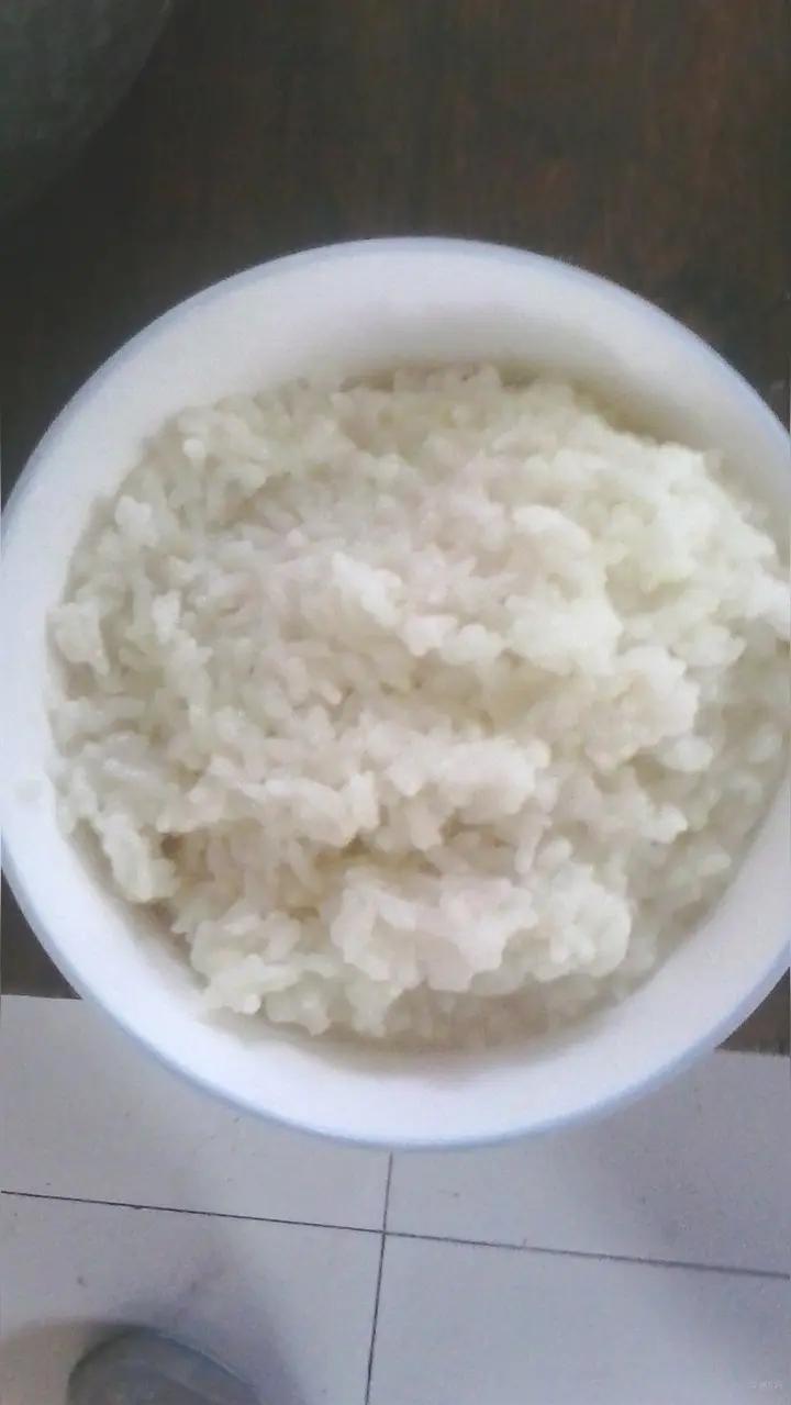 昨天我牙疼了一整晚，到今天还有些疼。倒不是疼得难以忍受，就是那种麻酥酥的痛，让人