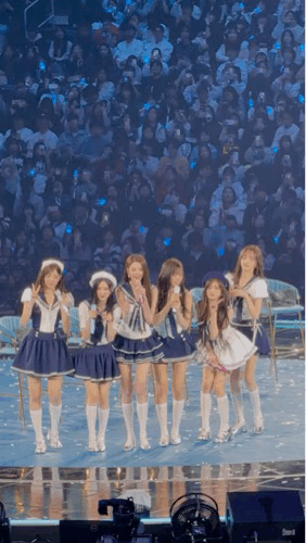 一大群美少女缓缓的转了过来 ！超级迷人美女