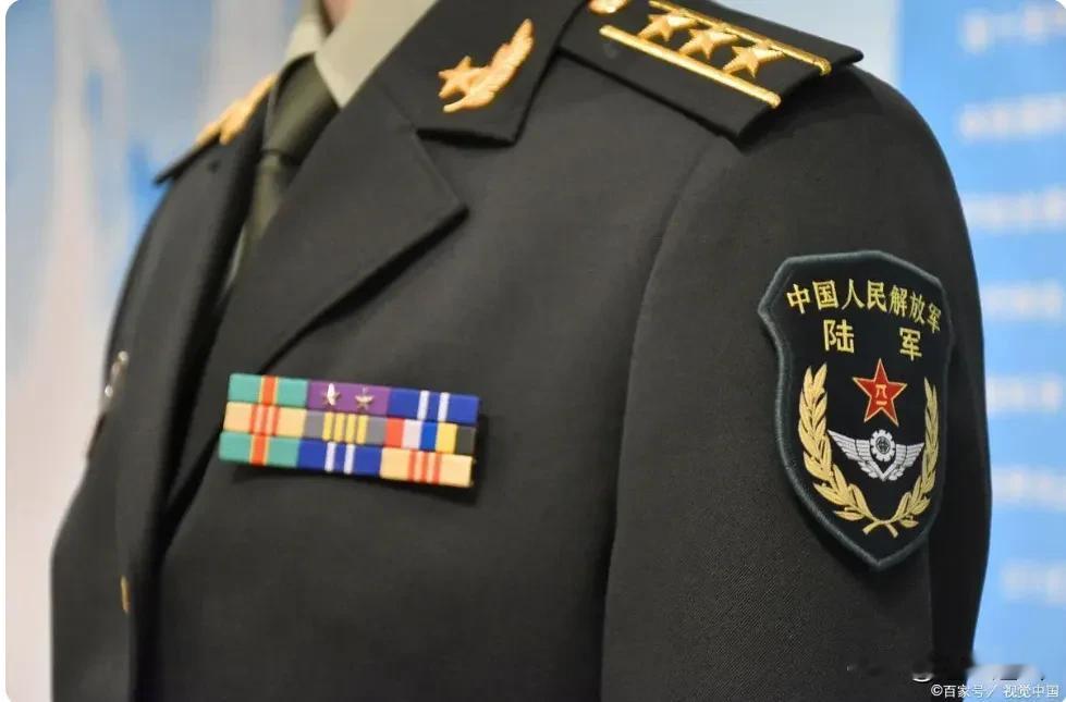 弱弱问一句，部队军官提干已超16年，现在是正团职，军龄25年面临退役，是选择逐月