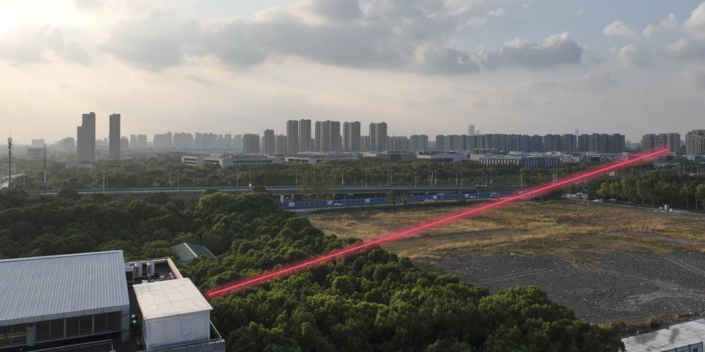 一公里开外看清毫米级字母？中国科学家做到了！
潘建伟团队在《物理评论快报》上发表