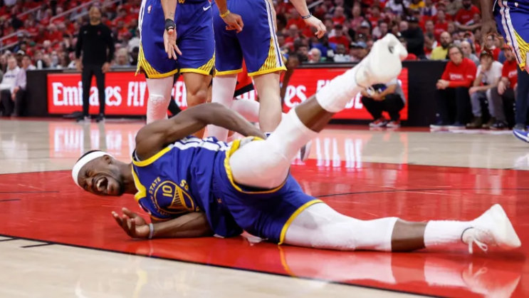 勇媒：勇士过去10个月多灾多难，多名主力遭遇大伤！只能说命运多舛啊。今天NBA常