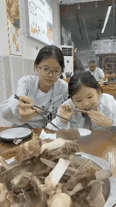 这是谁也看不起谁[捂脸][捂脸][捂脸]
