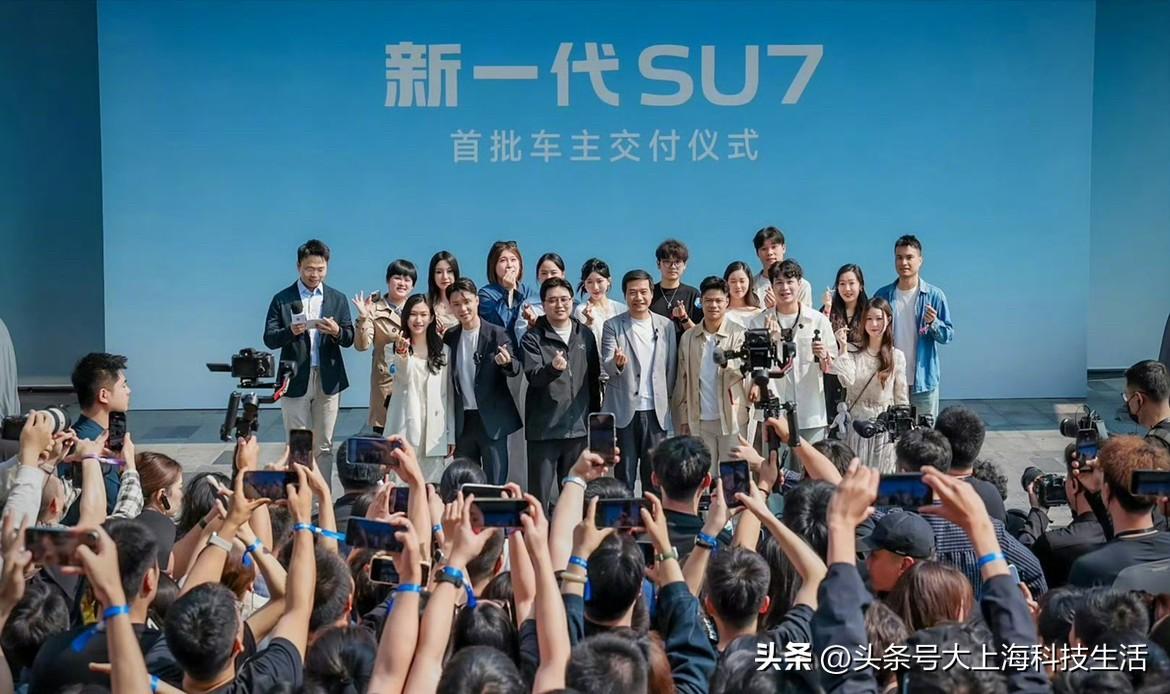 新一代小米SU7这波势头真稳，目前锁单已经悄悄突破3万台了。

这次能明显感觉小