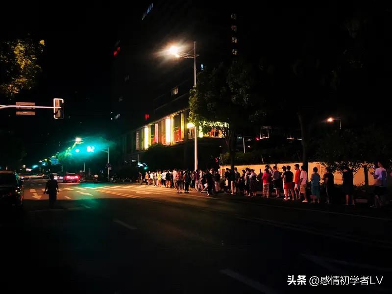 太原暴走团凌晨四点马路列队、音响外放，附近居民被吵得睡不着。4月1日官方通报，约