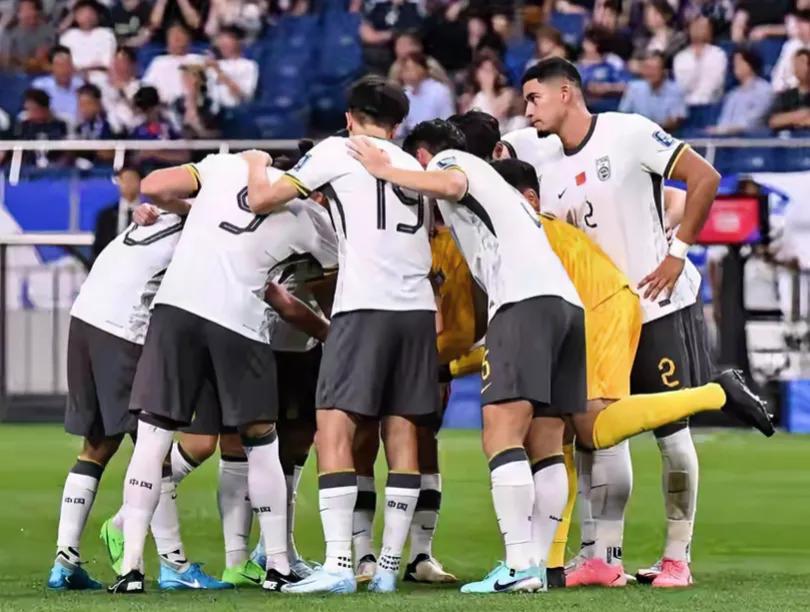快讯！
国足0-7负日本。
世预赛亚洲区18强赛C组首轮国足遭遇中日交手史上的最