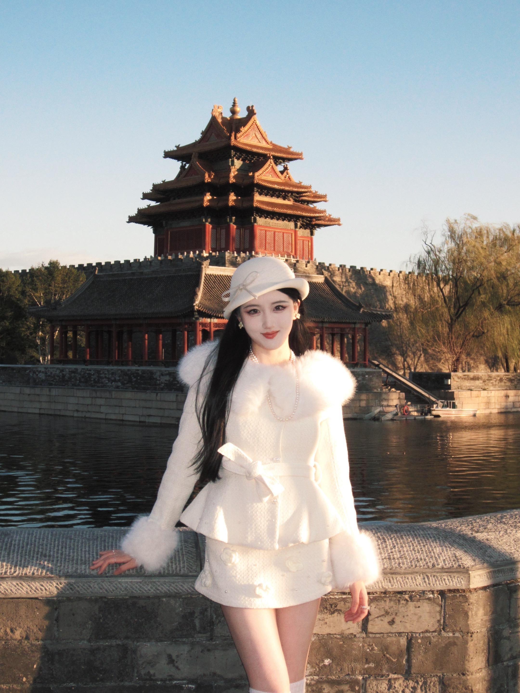 你愿意陪我去北京吗？她走岁月之后，我坐在繁华尽头。 北京白月光