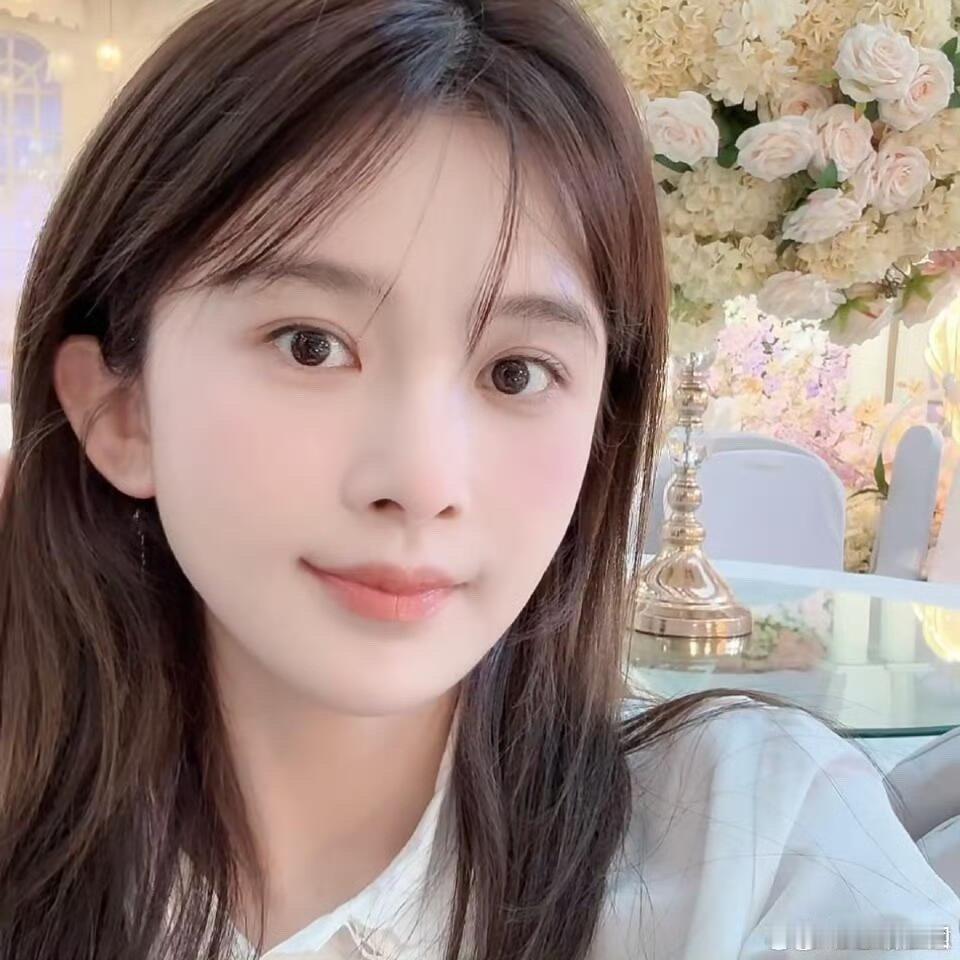 赵樱子官宣小12岁男友赵樱子男友露脸！官宣男朋友了！感觉还挺幸福的，俩人挺般配的