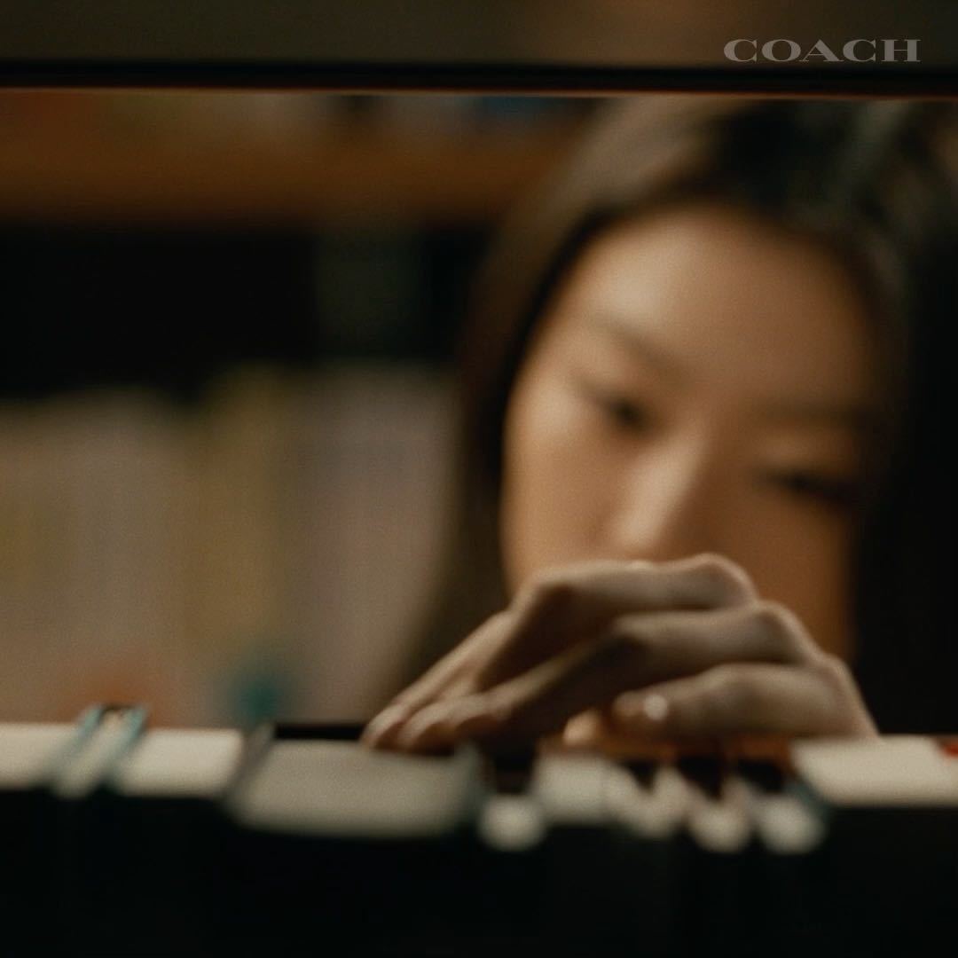 单依纯官宣COACH品牌全球代言人了！！从耳机里的动人旋律到演唱会的璀璨现场，从