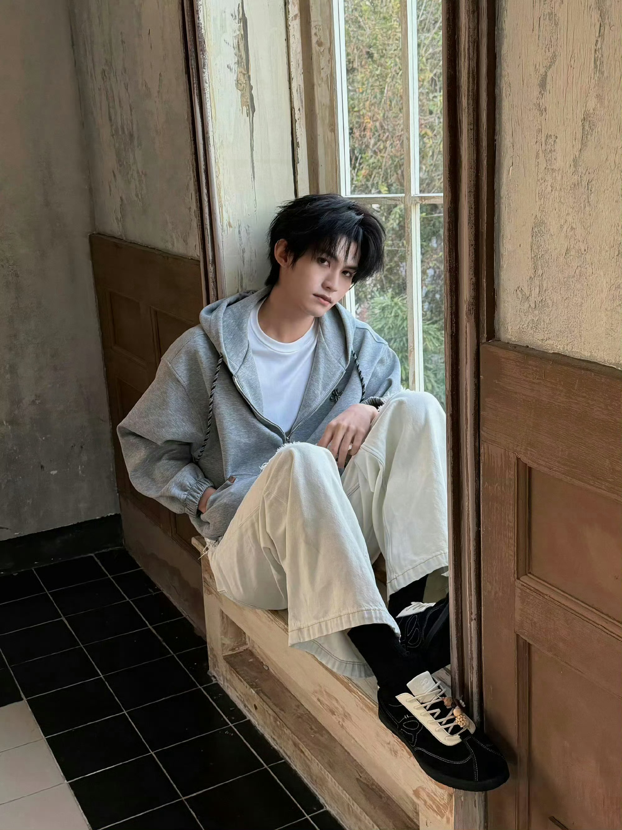 云旗 × 全新营业造型 Look📸TOSSE连帽外套搭配JAC FLEURAN