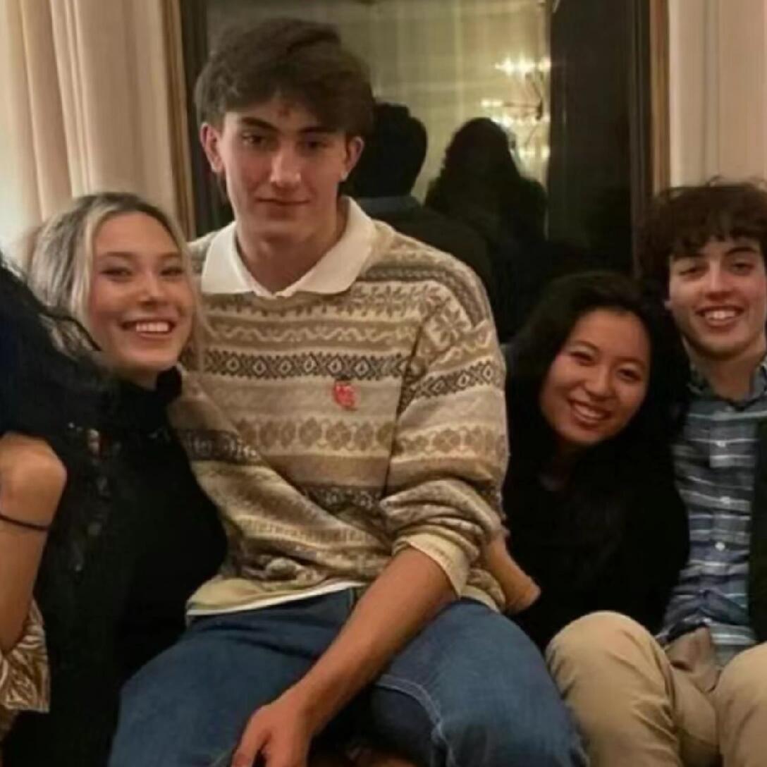 20岁的谷爱凌和男友还有好朋友在一起 