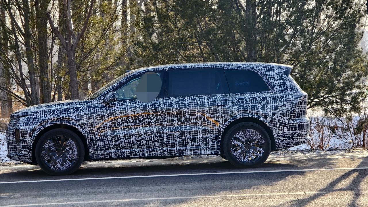 理想LX谍照曝光，作为一台全新旗舰SUV，网传车长超5.6m，轴距达3.3m，尺