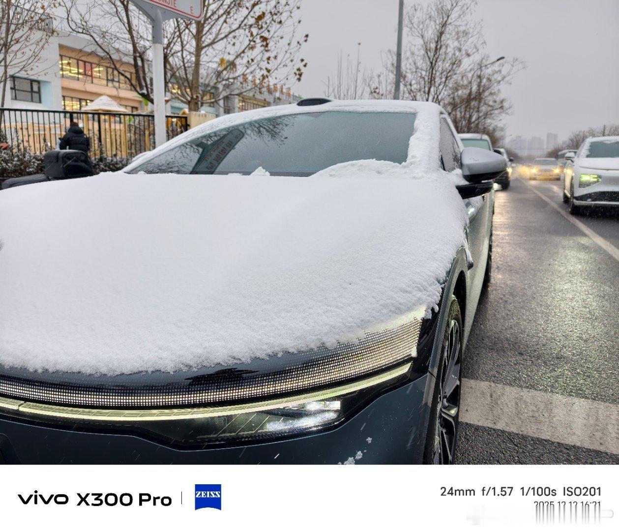 快看啊下雪了四个小时这么厚了 