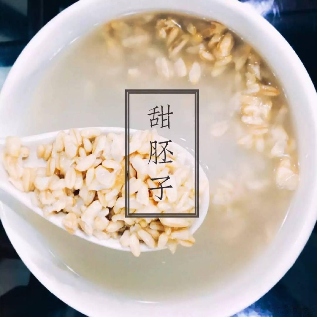 甜醅子灰豆子解锁兰州夏日味道赴一场兰州夏日甜味之约。冰甜醅微酸酒香，清凉爽口。灰