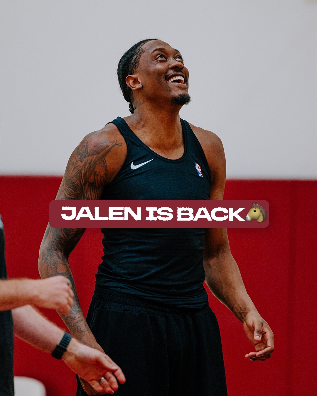 杰伦威廉姆斯近期回到母校训练，你记得JDub母校的名字么nba雷霆